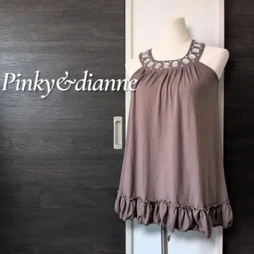 Pinky&dianne 비쥬 장식 슬리브리스 플레어 상의