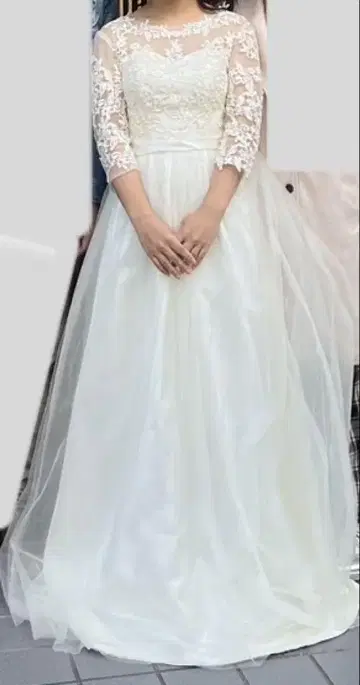 아이보리 긴팔 웨딩 드레스