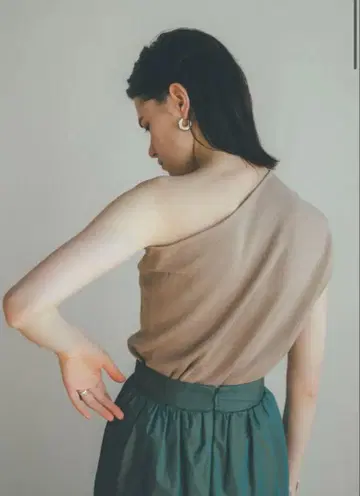 Clane ONE SHOULDER LOOSE KNIT TOPS