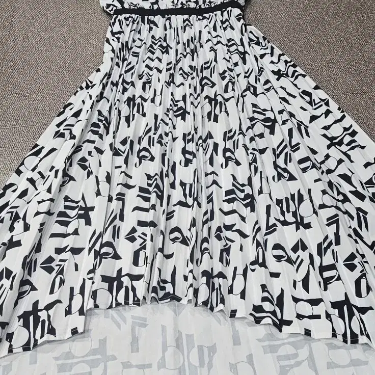 MAJE | 마쥬 Maje Onepiece 1 #Discount on Bunjang Global Site.