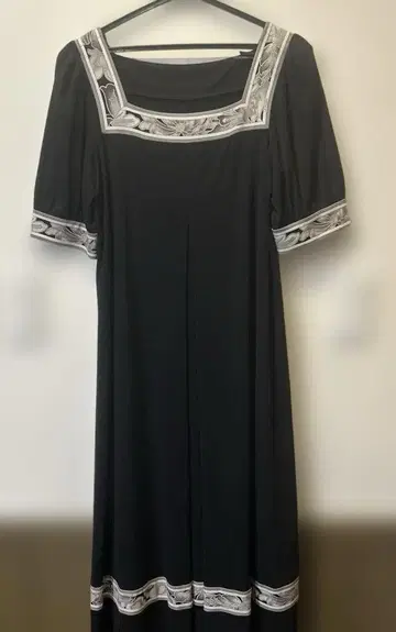 새상품급 레오나르 원피스