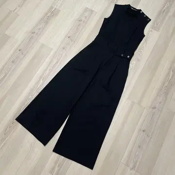 ZARA 자라 올인원 프릴 & 버튼 디자인 슬리브리스 블랙 S