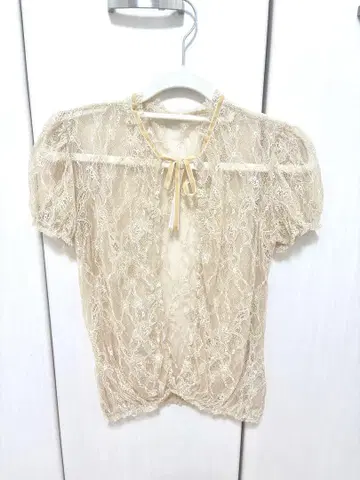 KRISS SOONIK 크리스소닉 수잔탑 베이지 레이스