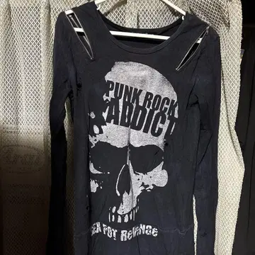 PUNK ROCK ADDICT 블랙 긴팔 티셔츠