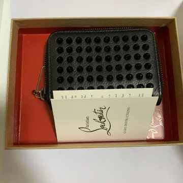 Christian Louboutin 스터드 코인 케이스