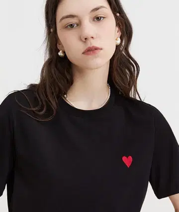 Fano Studios 하트 무늬 자수 로고 T셔츠 FX22S079