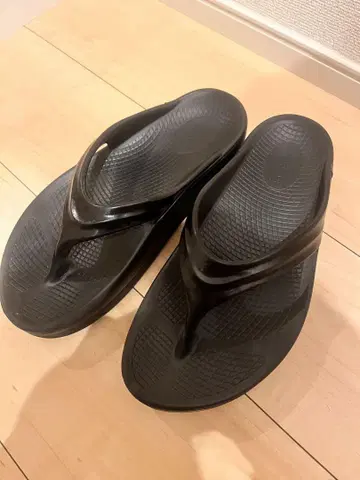 우포스 우메가 블랙 통굽 플립플랍