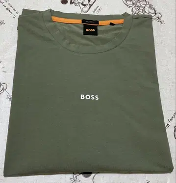 HUGO BOSS 미사용 남성용 t셔츠 XXL 택 표기 택은 없습니다.