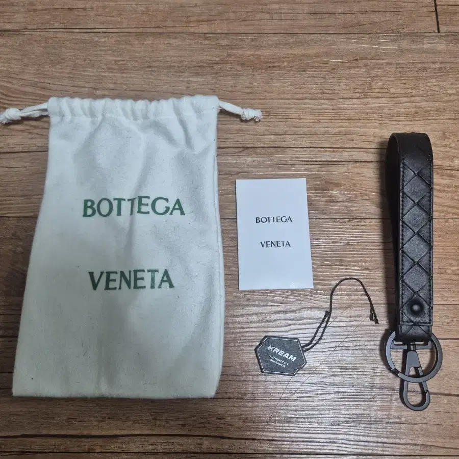 ★韓国の人気★【BOTTEGA VENETA】★Intrechiato キーリン.グ★ ☆韓国の人気☆【BOTTEGA VENETA】☆INTRECIATTO キーリング