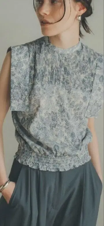 CLANE CHINTZ FLOWER SQUARE SLEEVE TOPS