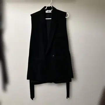 루즈 블랙 테일러드 베스트