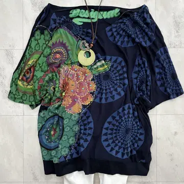 Desigual 데시구알 꽃 올 패턴 돌먼 슬리브 티셔츠 여성용