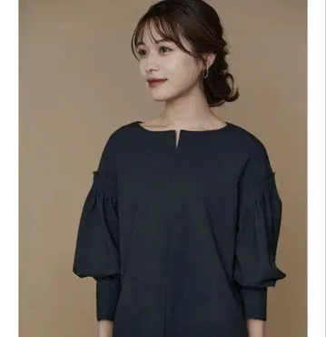 L'Or Tuck Sleeve Blouse