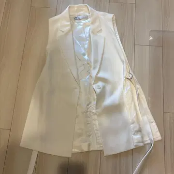 ZARA 베스트 화이트 슬리브리스 자켓