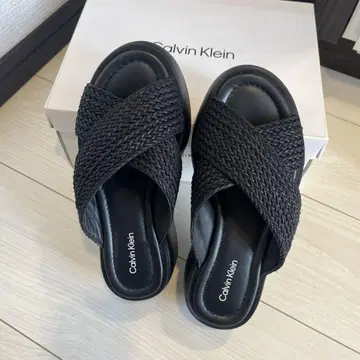 Calvin Klein 블랙 스포츠 샌들 통굽