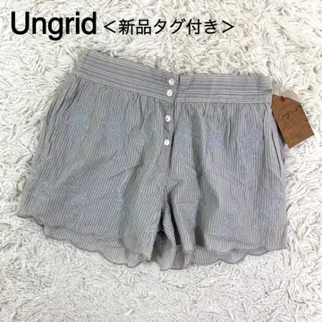 Ungrid 그레이 컬러 꽃무늬 자수 숏팬츠