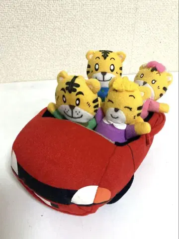 호비 패밀리의 손가락 인형과 자동차
