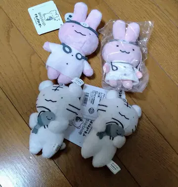 화이트 타이거와 블랙 타이거 봉제 인형 4개