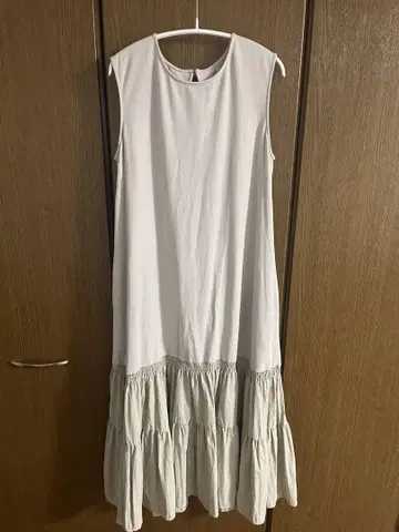 이소재 컷 도킹 원피스