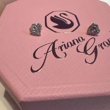 Ariana Grande 아리아나 콜라보 스와로브스키 하트 귀걸이
