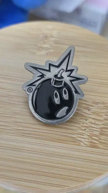 THE HUNDREDS 아담 봄 핀 배지