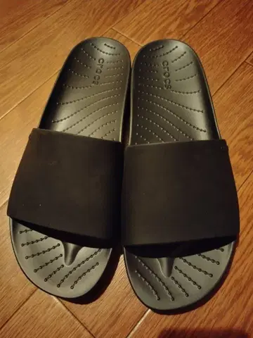 Crocs 블랙 샌들 W7