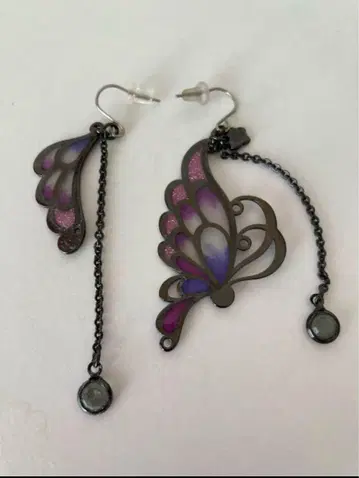 ANNA SUI 버터플라이 모티브 귀걸이