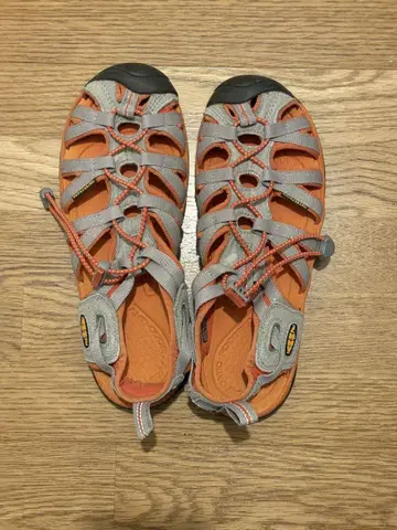 KEEN 아웃도어 샌들 오렌지/그레이 25.5cm