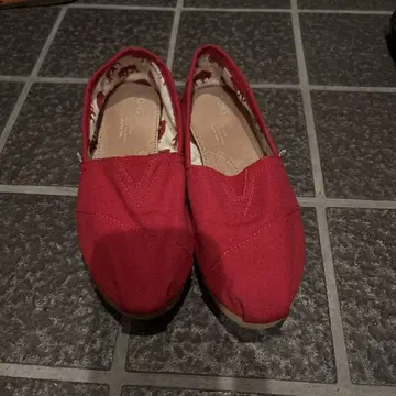 TOMS 빨간색 슬립온