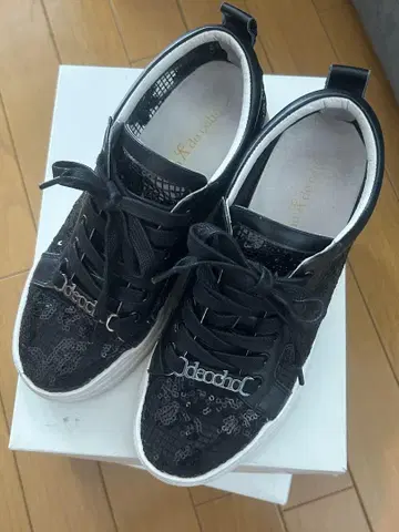 레이스 통굽 스니커즈