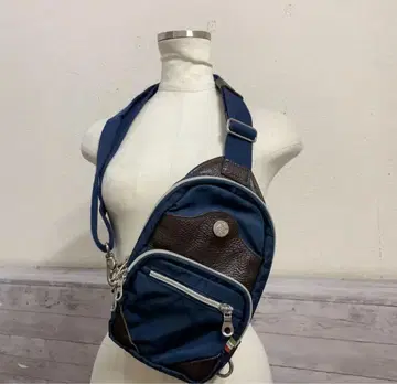 오로비안코 바디백 네이비 컬러 나일론 가죽 orobianco