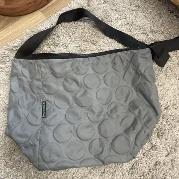 BAGGU 그레이 도트 패턴 숄더백