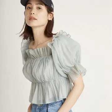 SNIDEL 스나이델 볼륨 개더 프릴 오프숄 블라우스