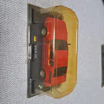 BMW M1 빨간색 1/43 스케일