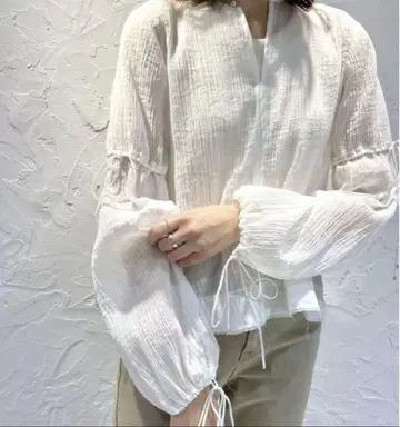 이에나 chere iena 시어 컷오프 블라우스