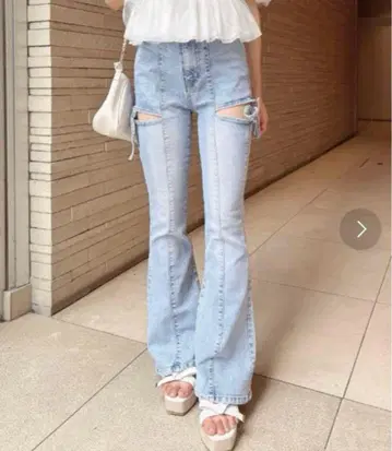 INGNI 사이드 리본 컷 아웃 플레어 데님 팬츠 M