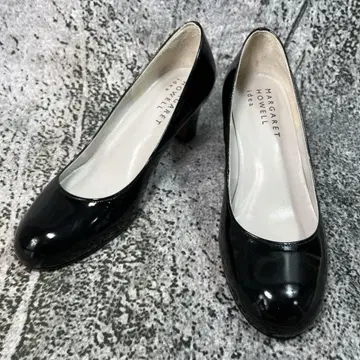 새상품급 마가렛호웰 아이디어 에나멜 펌프스 블랙 아몬드 토