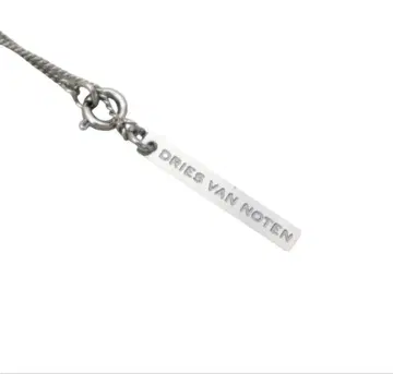 드리스반노튼 23SS M.NECKLACE 로고 플레이트 목걸이