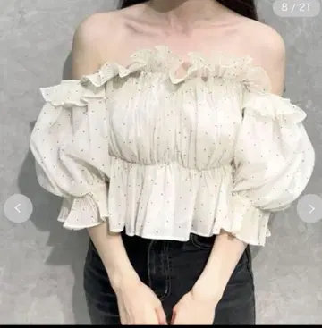 SNIDEL 볼륨 개더 프릴 오프숄더 블라우스 도트
