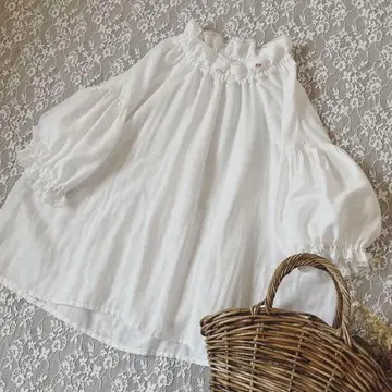 화이트 프릴 벌룬 슬리브 셔츠