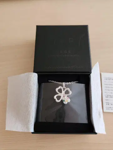 NEWS 클로버 SWAROVSKI 목걸이