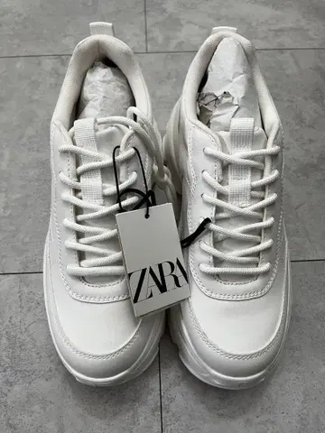 ZARA 화이트 통굽 스니커즈