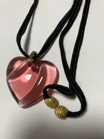 하트 모양 아크릴 목걸이 핑크