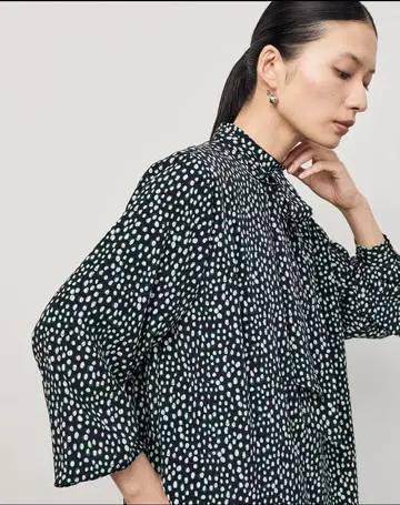 소쥬 레오파드 무늬 보타이 블라우스