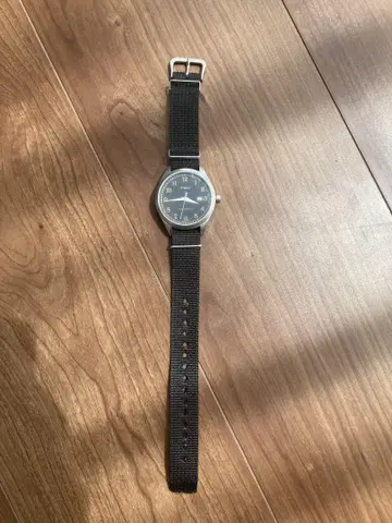 TIMEX 블랙 다이얼 나일론 스트랩 손목시계