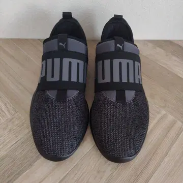 PUMA 블랙 스니커즈 23cm