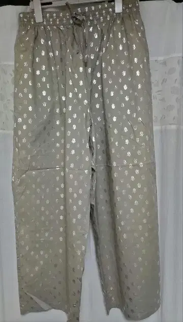 호일 프린트 팬츠