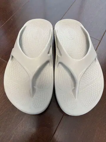 [새상품급] OOFOS OOriginal 샌들 23