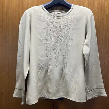 실크 블라우스