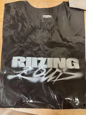 RIIZE RIZING LOUZ 미니 티셔츠 블랙